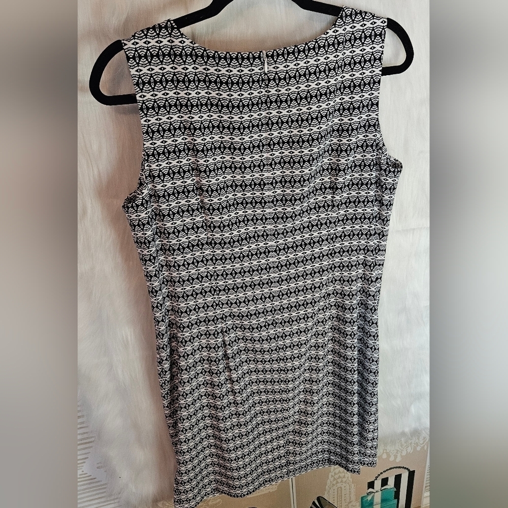 Mario Serrani Italy B&W Geometric Sleeveless Dress - Picture 5 of 7